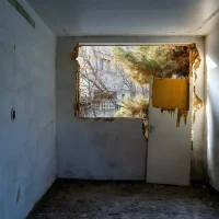 عکس "میانِ ویرانه" اثر شمیم سمساری