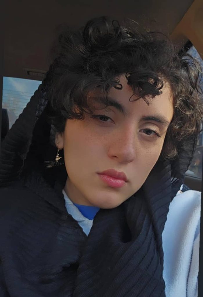 مونا حقی
